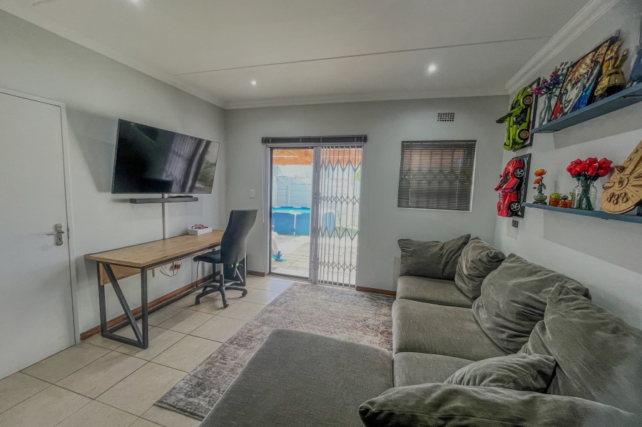 2 Bedroom Property for Sale in Hagley Western Cape